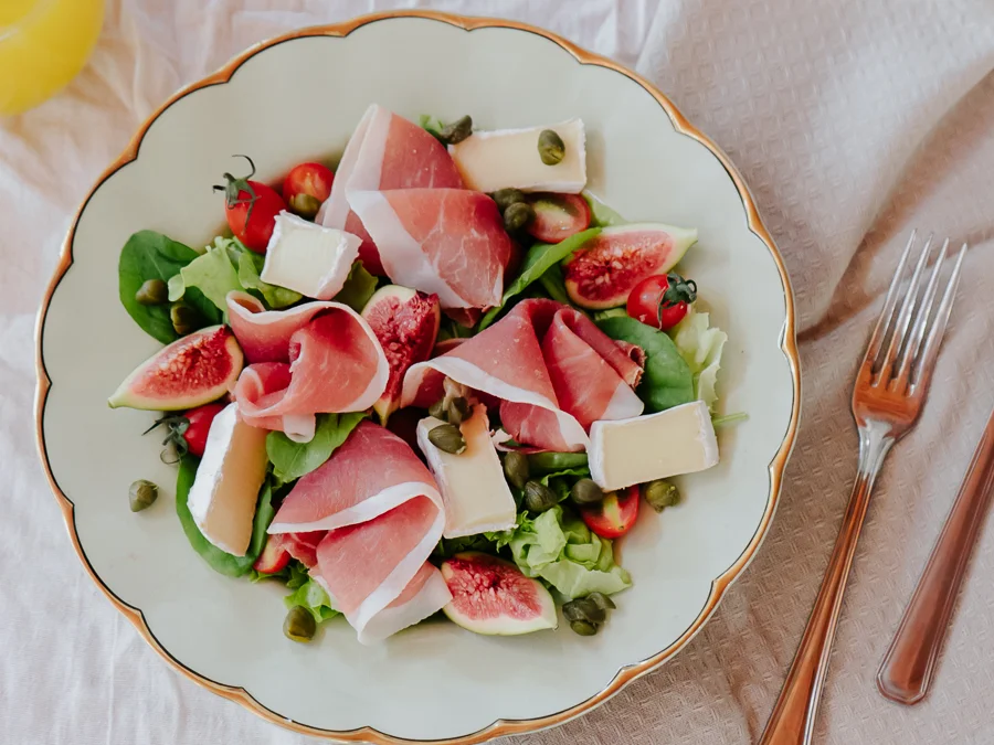Ensalada con Jamón Crudo e higos